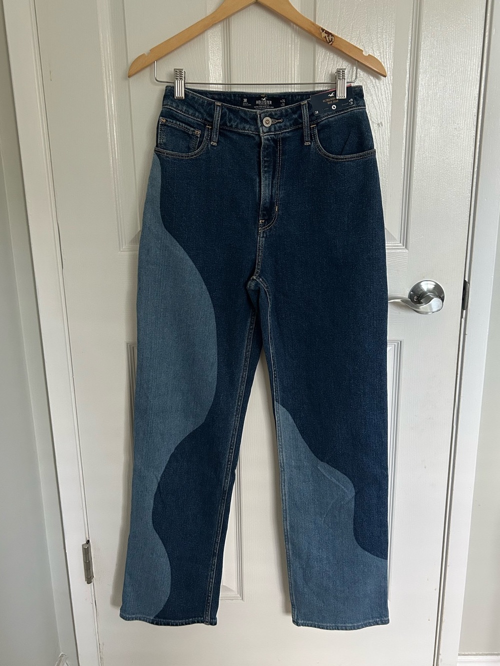 Hollister Vintage Stretch Ultra High Rise Dad Jeans, Size 3R, W26 / L31.